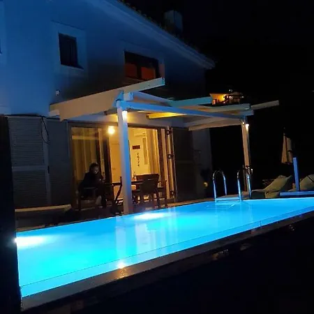 فيلة White Villas *